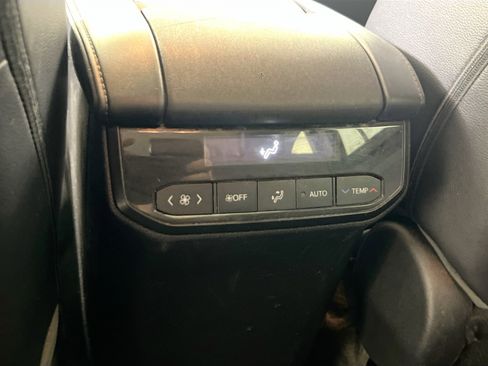 Used 2023 Toyota Highlander XLE image 25