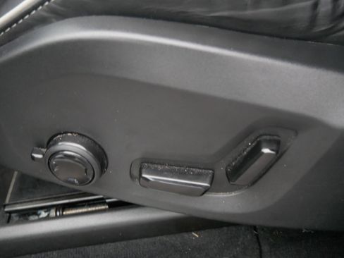 Used 2020 Volvo XC90 T8 R-Design image 10