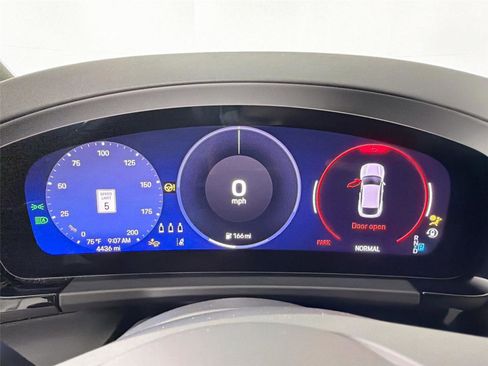 Certified 2025 Porsche Macan Electric RWD image 19