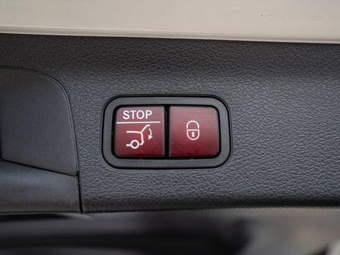 Used 2024 Mercedes-Benz GLS 450 4MATIC image 45