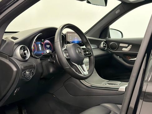 Used 2021 Mercedes-Benz GLC 300 4MATIC image 11