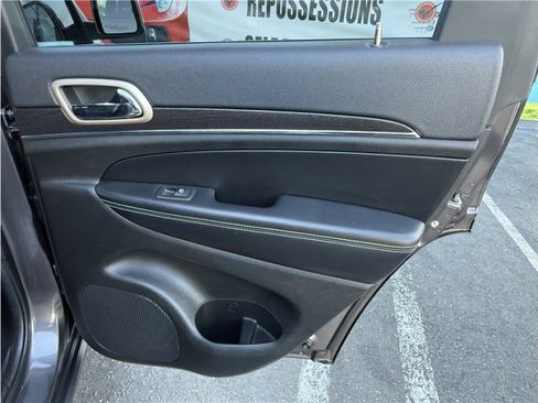 Used 2015 Jeep Grand Cherokee Limited image 23