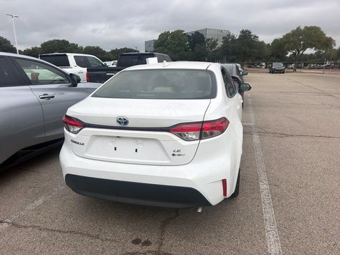 Used 2025 Toyota Corolla LE FWD image 6