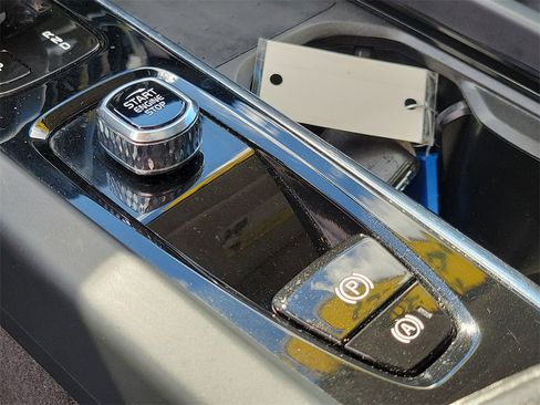 Used 2022 Volvo S60 B5 Momentum image 31