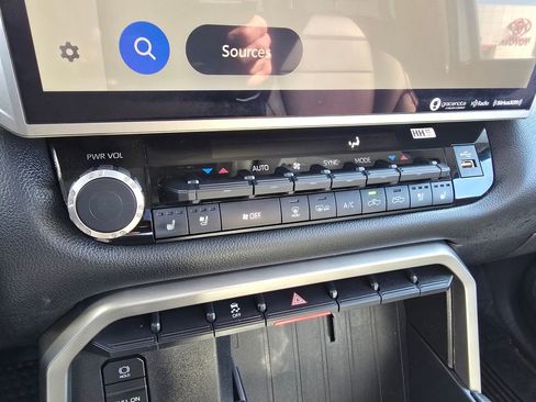 Used 2024 Toyota Tundra Limited image 23