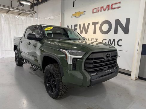 Used 2022 Toyota Tundra SR5 w/ SR5 Convenience Package AWD/4WD image 2