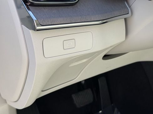 New 2026 Volvo XC90 B6 Ultra image 16