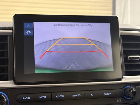 Used 2024 Hyundai Venue SEL FWD image 19