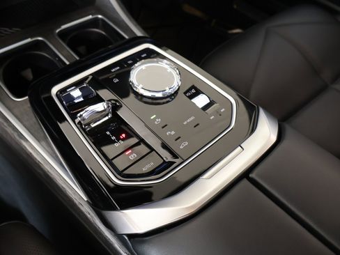 Certified 2023 BMW 740i RWD image 9