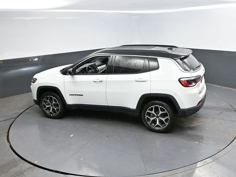 Used 2026 Jeep Compass Limited AWD/4WD image 38