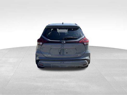 Used 2023 Nissan Kicks SR image 3