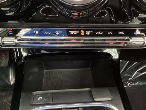 Used 2020 Mercedes-Benz A 220 w/ Premium Package image 36