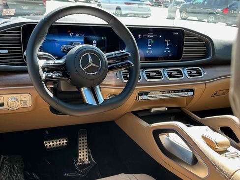 New 2025 Mercedes-Benz GLS 580 4MATIC image 19