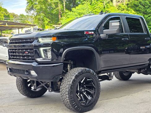 Used 2022 Chevrolet Silverado 2500 LTZ w/ LTZ Plus Package AWD/4WD image 2