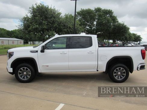 Used 2025 GMC Sierra 1500 AT4 AWD/4WD image 2