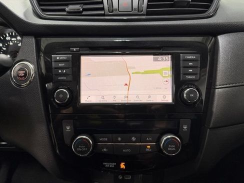 Used 2018 Nissan Rogue SV w/ Sun & Sound Touring Package AWD/4WD image 14