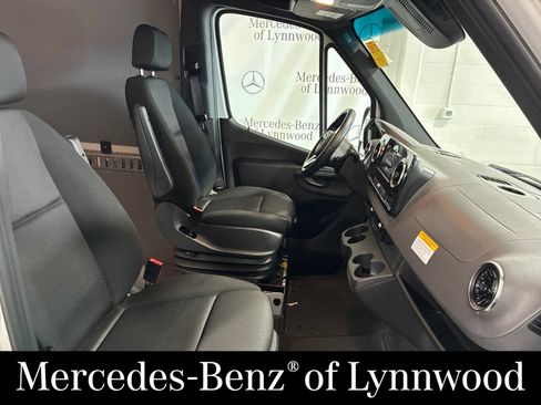Used 2023 Mercedes-Benz Sprinter 2500 image 5