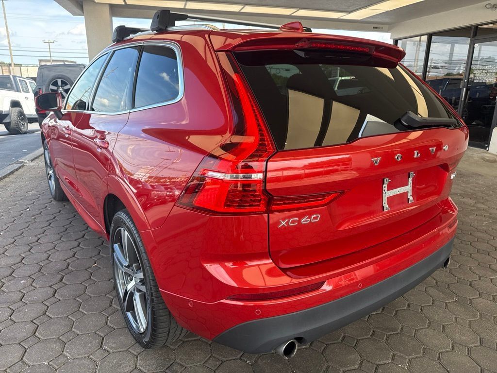 Used 2019 Volvo XC60 T5 Momentum w/ Multimedia Package AWD/4WD image 9