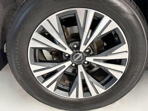 Used 2023 Nissan Rogue SV AWD/4WD image 33