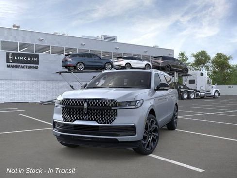 New 2026 Lincoln Navigator L Reserve AWD/4WD image 2