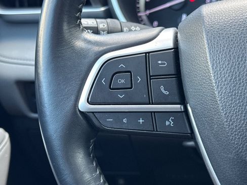 Used 2022 Toyota Highlander XLE image 38