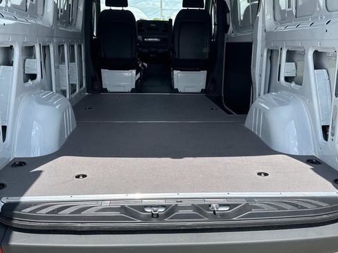 Used 2025 Mercedes-Benz Sprinter 2500 image 10