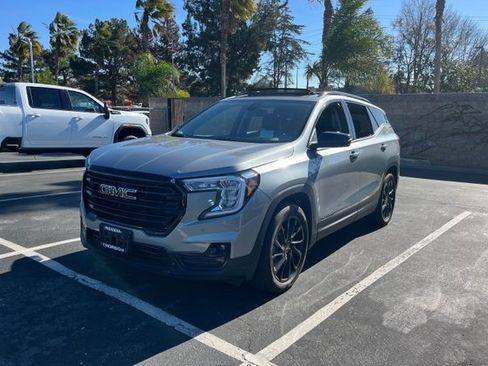 Certified 2024 GMC Terrain SLE w/ Driver Convenience Package image 3