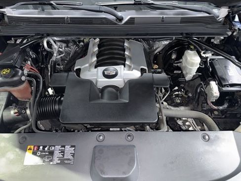 Used 2017 Cadillac Escalade Premium Luxury image 13