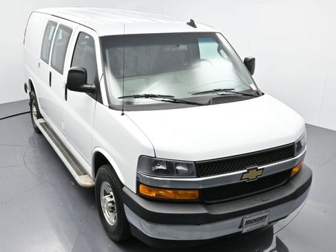 Used 2022 Chevrolet Express 2500 w/ Driver Convenience Package image 30