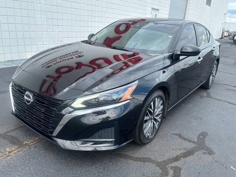 Used 2023 Nissan Altima 2.5 SV w/ SV Premium Package FWD image 1