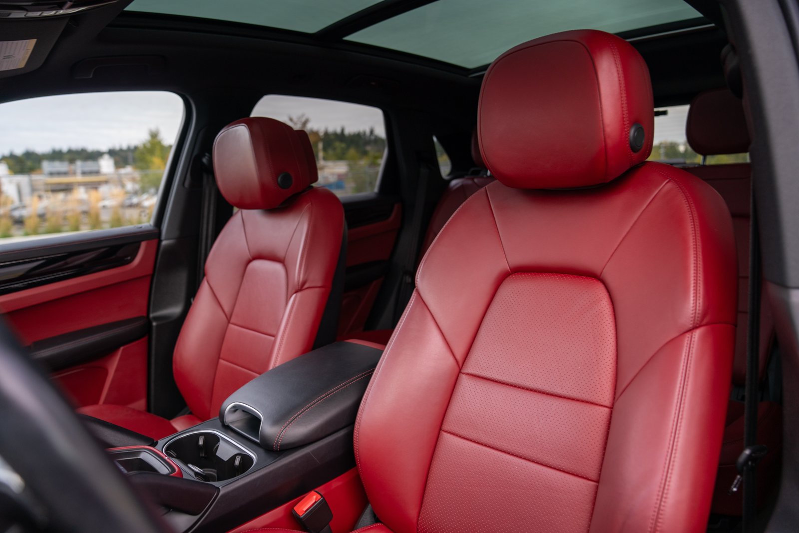 Certified 2023 Porsche Cayenne AWD/4WD image 5