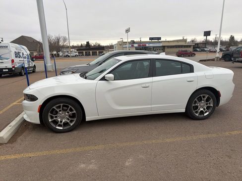 Used 2017 Dodge Charger SXT w/ AWD Plus Group image 3