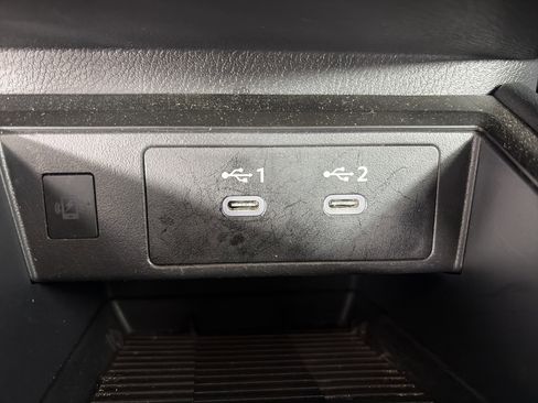 Used 2025 Nissan Kicks SV AWD/4WD image 24