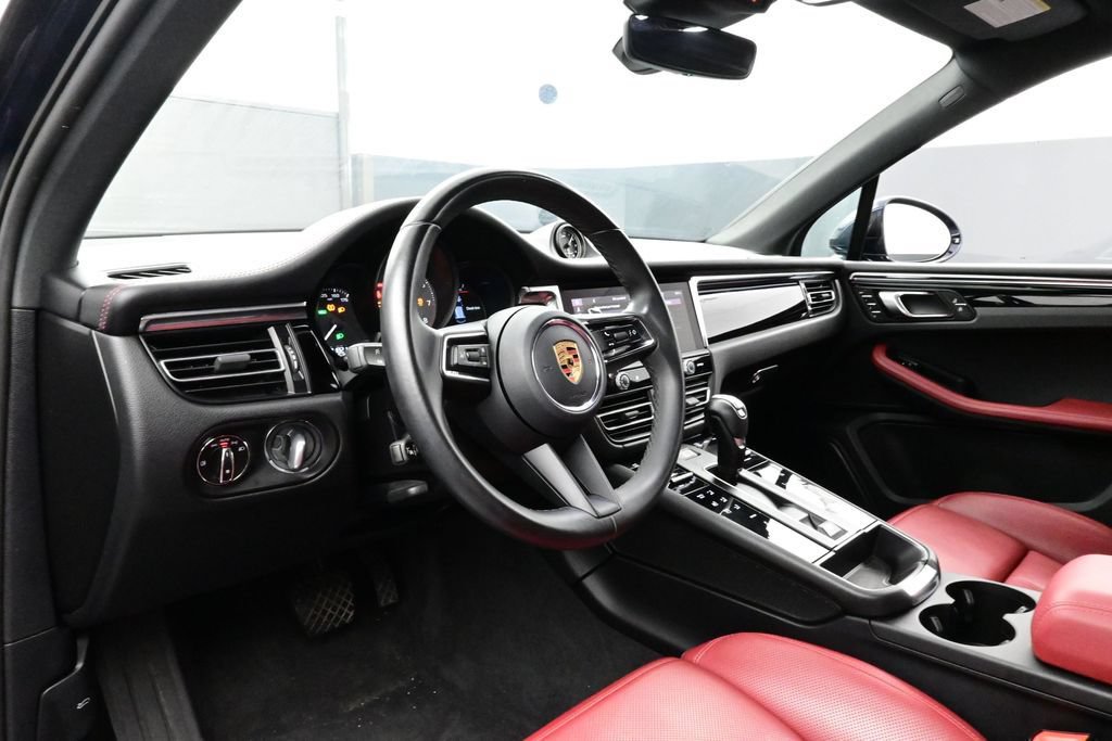 Certified 2023 Porsche Macan S AWD/4WD image 4