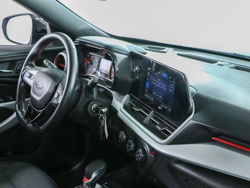 Used 2024 Chevrolet Trax RS w/ Sunroof Package FWD image 26