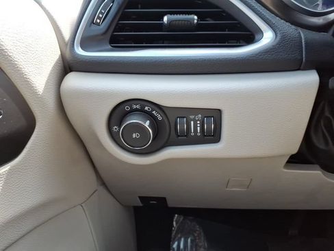 Used 2017 Chrysler Pacifica Limited FWD image 22