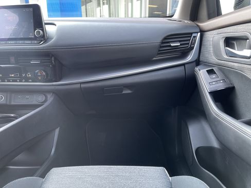 Used 2021 Nissan Rogue SV image 30