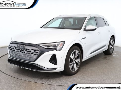 Used 2024 Audi Q8 e-tron Premium Plus w/ Premium Plus Package image 1