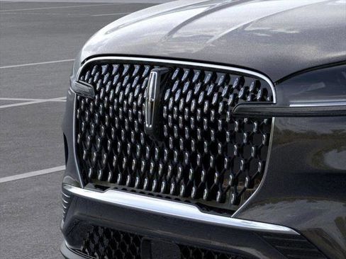 New 2026 Lincoln Aviator AWD image 17