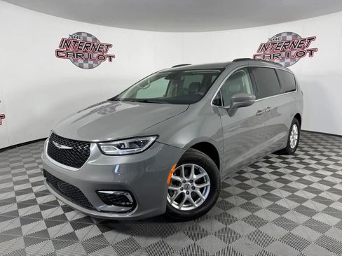 Used 2022 Chrysler Pacifica Touring-L FWD image 1