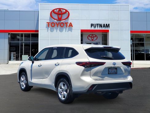 Used 2023 Toyota Highlander L AWD/4WD image 6