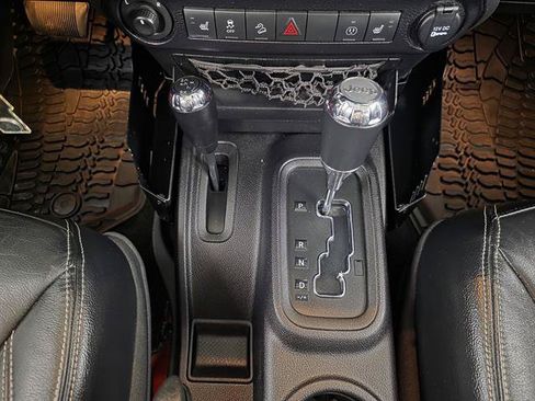 Used 2015 Jeep Wrangler Unlimited Sahara w/ Max Tow Package AWD/4WD image 43
