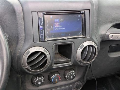 Used 2018 Jeep Wrangler Unlimited Sport w/ Connectivity Group image 28