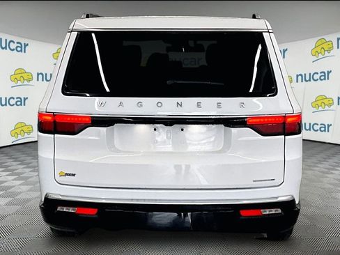 Used 2024 Jeep Wagoneer L Series III w/ Flexible Seating Group AWD/4WD image 5