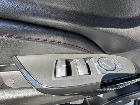 Used 2025 Chevrolet Trax RS w/ Sunroof Package FWD image 13