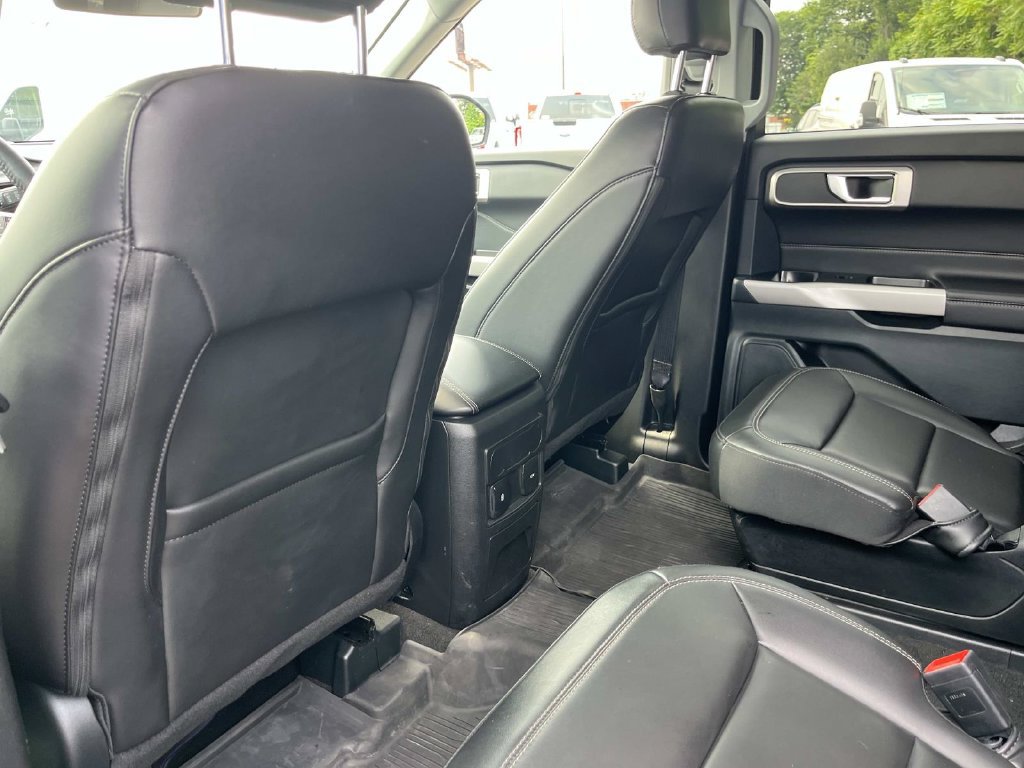 Used 2024 Ford Explorer XLT w/ Equipment Group 202A AWD/4WD image 26