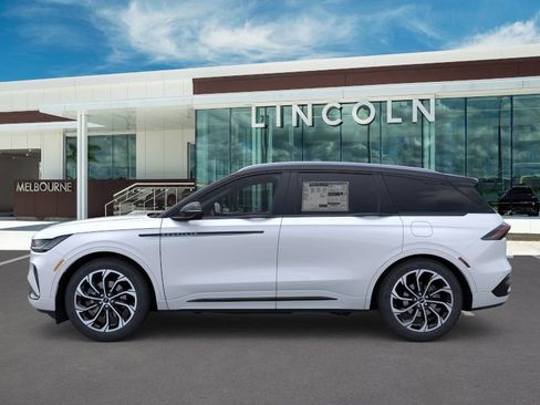 New 2026 Lincoln Nautilus Reserve image 3