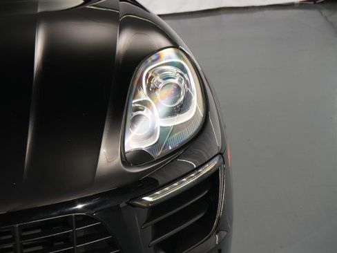 Used 2018 Porsche Macan AWD/4WD image 6