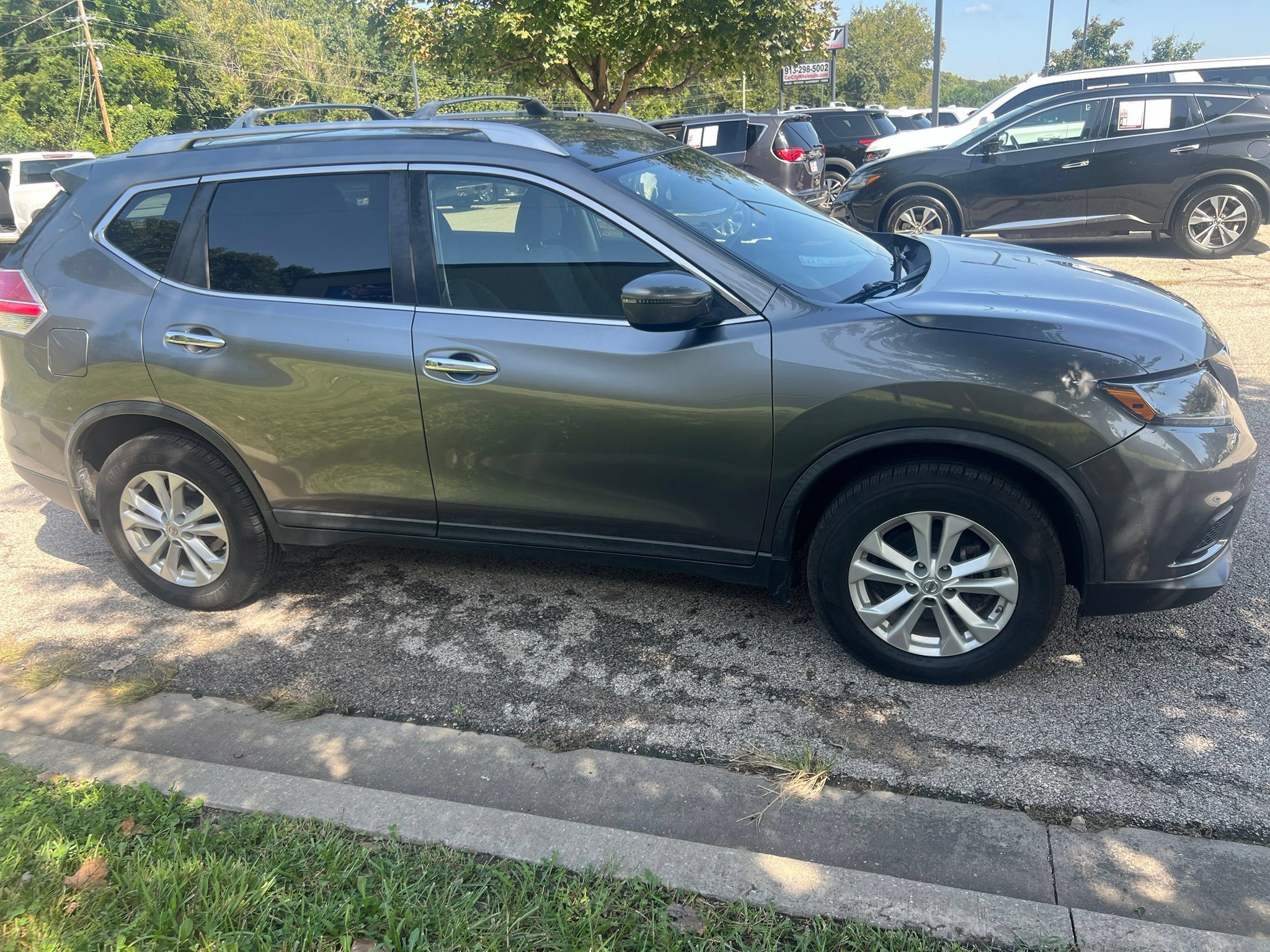 Used 2016 Nissan Rogue SV AWD/4WD image 4