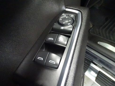 Certified 2022 Chevrolet Silverado 1500 LT w/ Z71 Off-Road Package AWD/4WD image 10